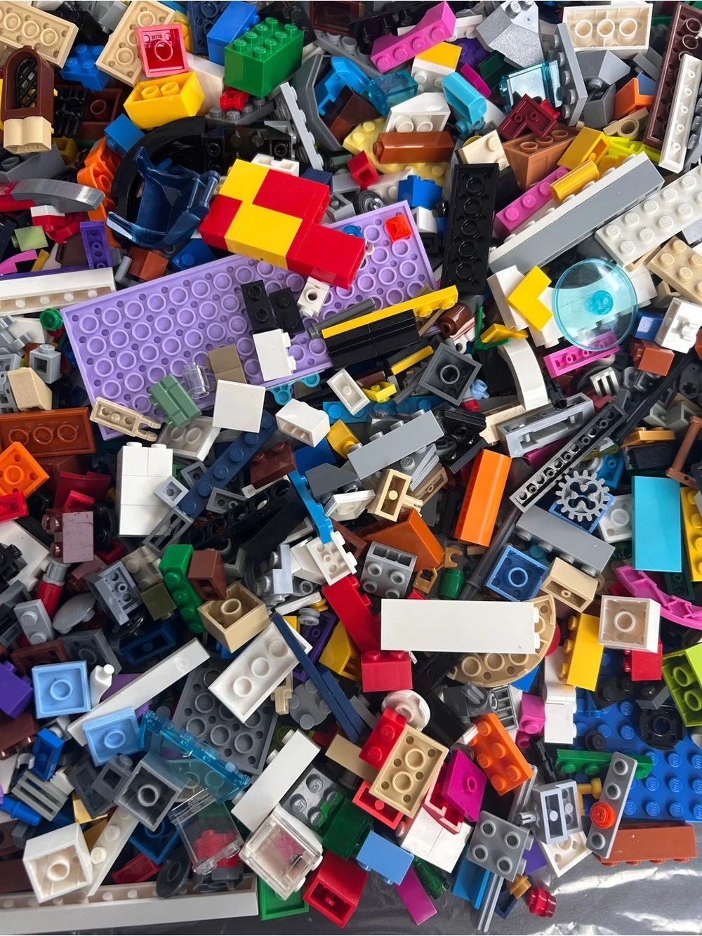 LEGO Bulk lot 4.12 pounds (which includes box) Loc: J2